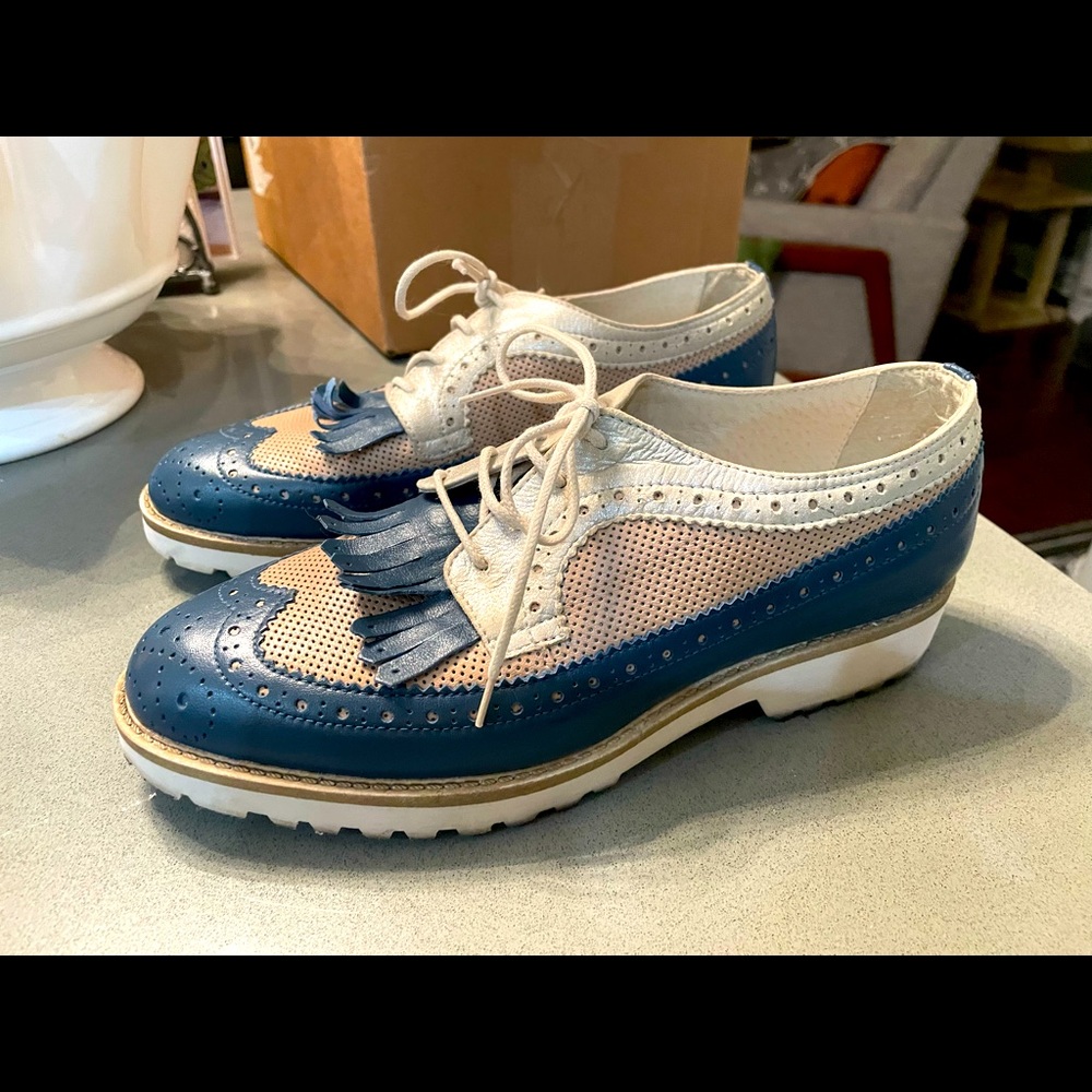SIXT Vera Pelle  leather Oxford wingtip with ghillie